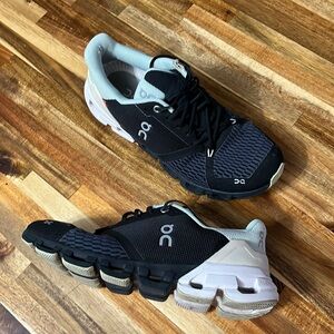 On Cloud running shoes sneakers black mint green white womens 8.5